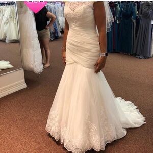 Mermaid style Ivory wedding dress
